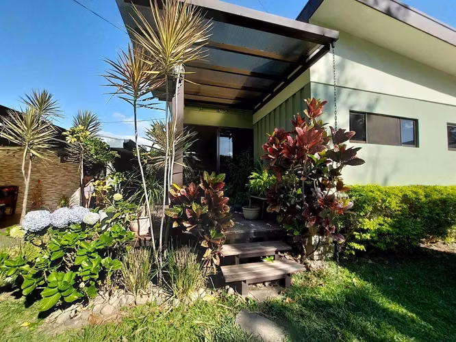 Casa en Venta en Santa Ana Centro – 1 NIVEL- Diseño Moderno y Sostenible con 5 Habitaciones