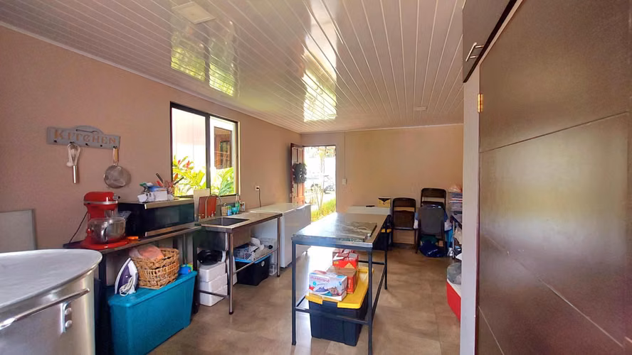 Casa en Venta en Santa Ana Centro – 1 NIVEL- Diseño Moderno y Sostenible con 5 Habitaciones