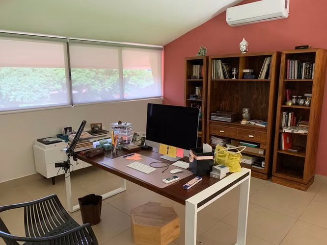 Exclusiva Residencia de Una Planta en Condominio Boutique con Amplio Lote en Santa Ana 27046