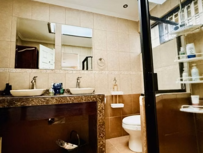 Casa con Apartamento Independiente en Venta, Guayabos, Curridabat
