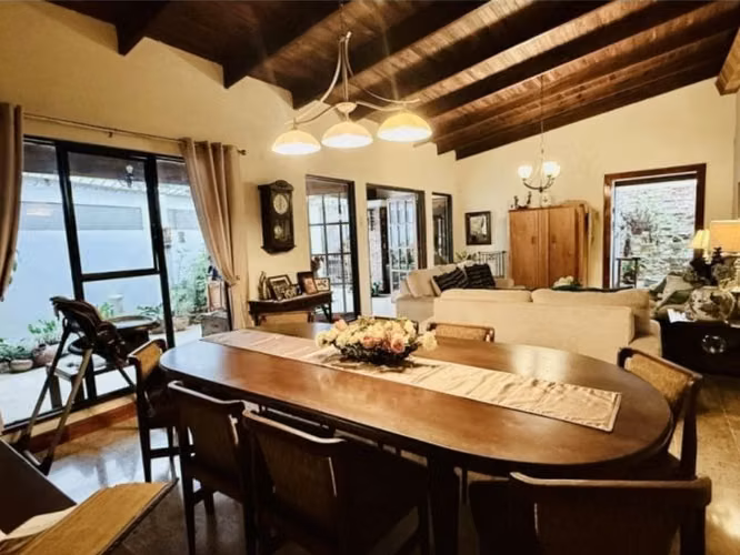 Casa con Apartamento Independiente en Venta, Guayabos, Curridabat