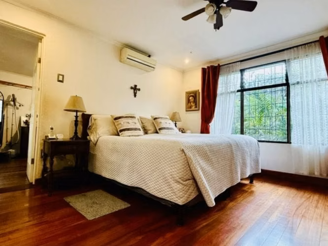 Casa con Apartamento Independiente en Venta, Guayabos, Curridabat
