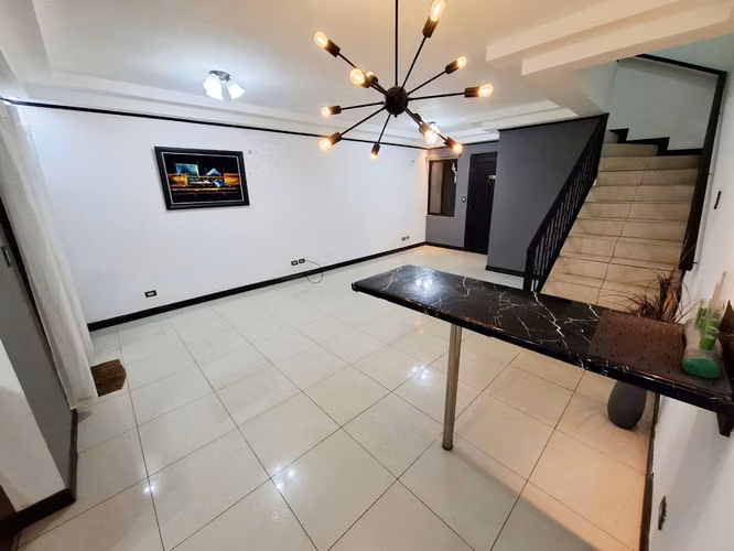 Venta de Casa en Residencial Monserrat, Concepción de Tres Ríos