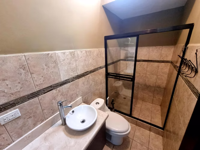 Venta de Casa en Residencial Monserrat, Concepción de Tres Ríos
