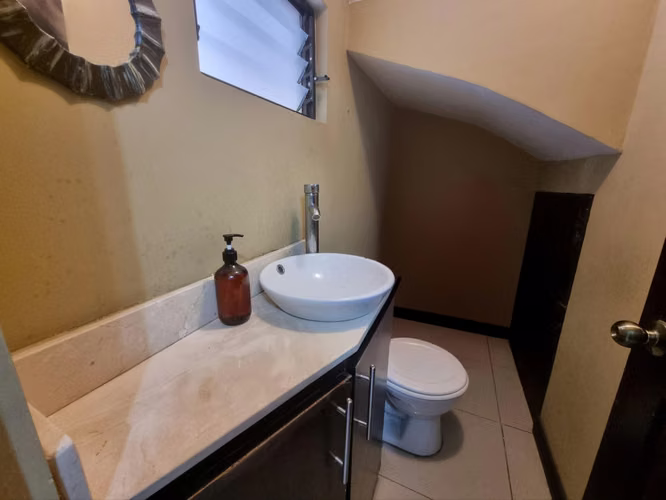 Venta de Casa en Residencial Monserrat, Concepción de Tres Ríos