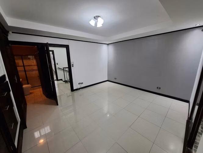 Venta de Casa en Residencial Monserrat, Concepción de Tres Ríos