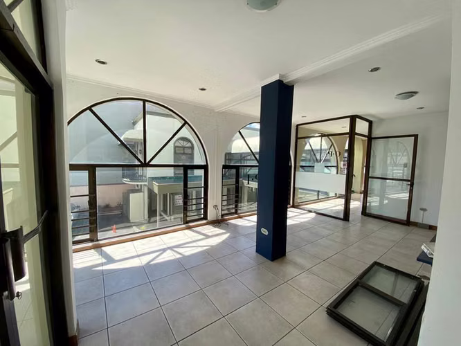 OPORTUNIDAD VENTA CENTRO COMERCIAL EN ESCAZU. MP25-1838