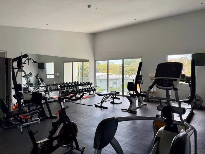 OPORTUNIDAD1 100m2 DE APTO PRIMER PISO EN TORRE  CON TERRAZA EN ESCAZU