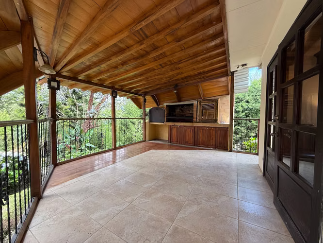 Venta de Espectacular Propiedad en Residencial Privado