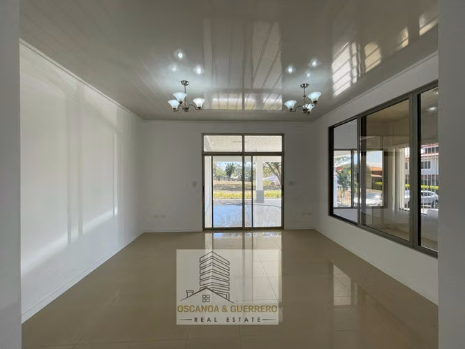 ALQUILER Casa de 3 dormitorios en Condominio de Grecia, Alajuela