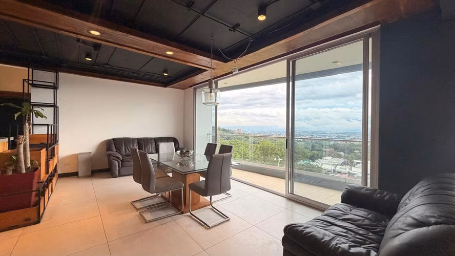 Se alquila hermoso penthouse en condominio en Escazú