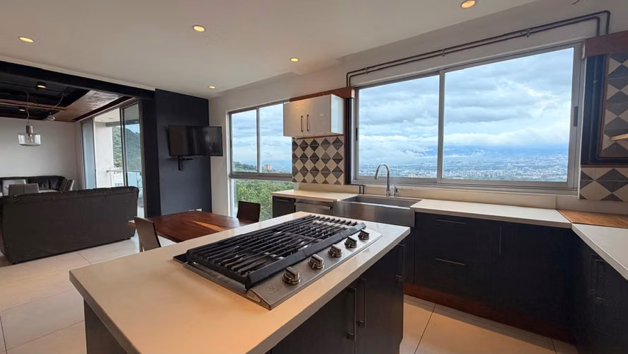 Se alquila hermoso penthouse en condominio en Escazú - Imagen 4