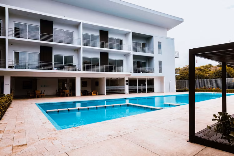 APARTAMENTO EN SANTA ANA FULL AMUEBLADO TIPO ESTUDIO CON WALK IN CLOSET Y PARQUEO - Imagen 16