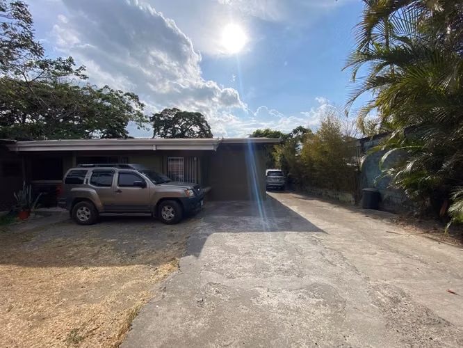 Propiedad con Casa y 3 Apartamentos, San Rafael Abajo, Desamparados