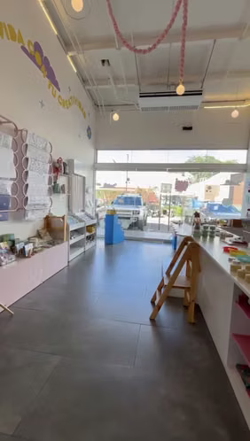 Local comercial en alquiler | 53.2 m² + terraza | Plaza comercial | Escazú