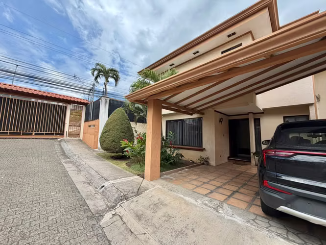  Casa en Venta en Guachipelín, Escazú.