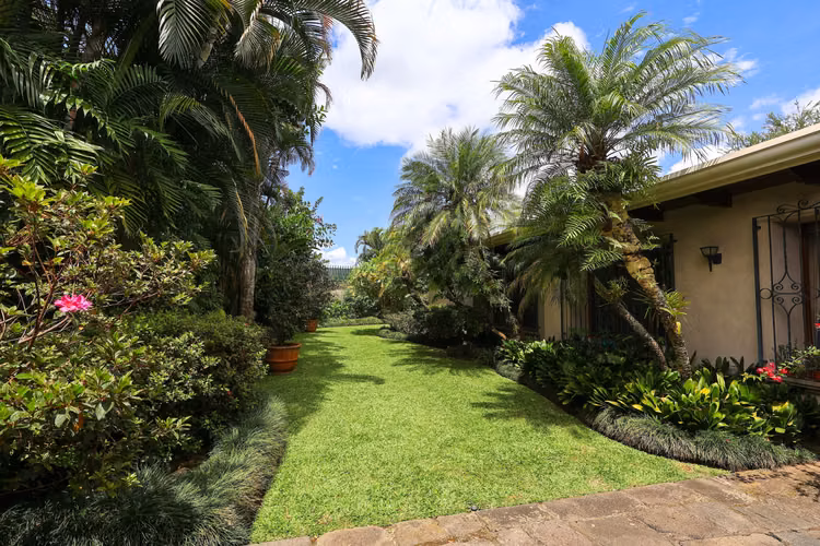 Venta Casa de Lujo "The Legacy House", Lomas de Ayarco Sur, Curridabat (AD)