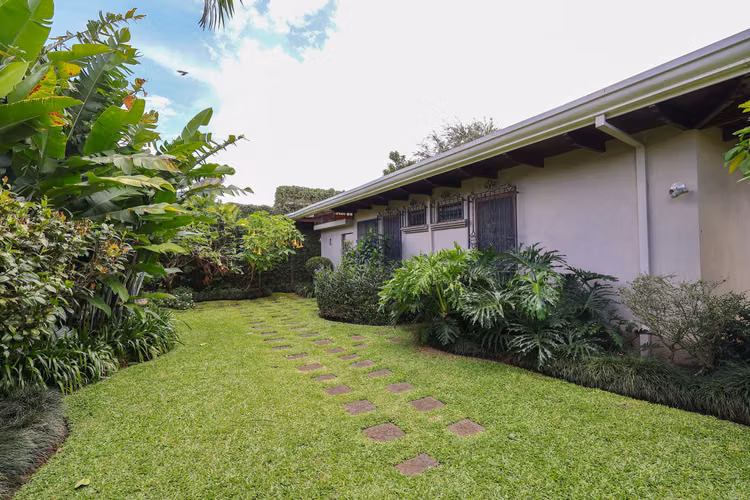 Venta Casa de Lujo "The Legacy House", Lomas de Ayarco Sur, Curridabat (AD)
