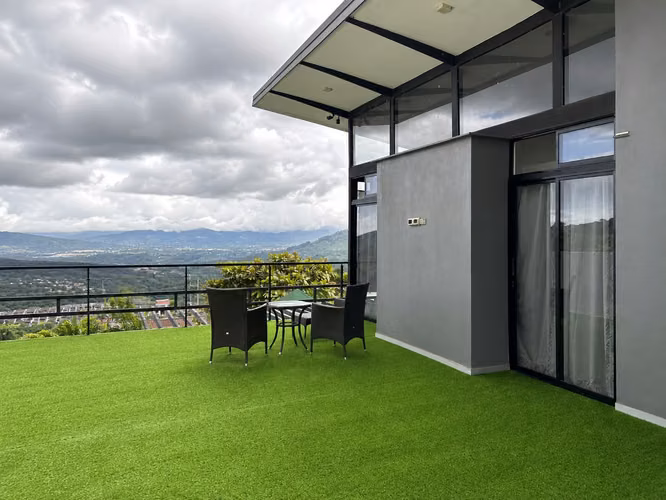 Casa de 3 habitaciones estilo moderno con hermosas vistas en Naranjo