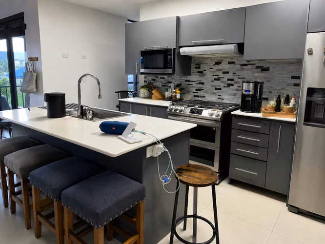 Casa de 3 habitaciones estilo moderno con hermosas vistas en Naranjo