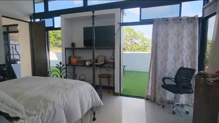 Casa de 3 habitaciones estilo moderno con hermosas vistas en Naranjo