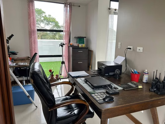 Moderna casa de 3 habitaciones con hermosas vistas en Naranjo