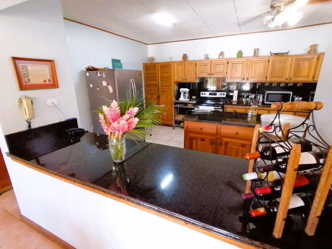 *Venta de quinta con piscina en La Garita de Alajuela.