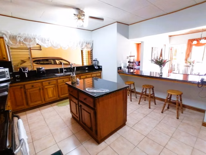 *Venta de quinta con piscina en La Garita de Alajuela.