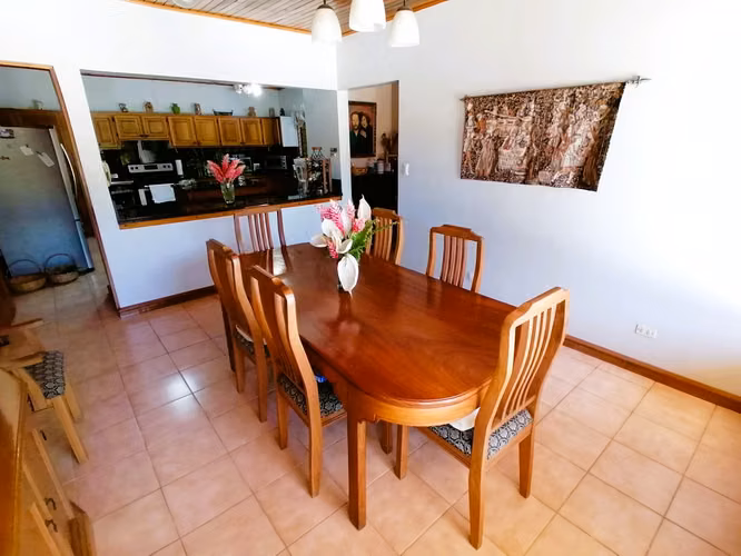 *Venta de quinta con piscina en La Garita de Alajuela.