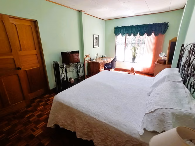 *Venta de quinta con piscina en La Garita de Alajuela.