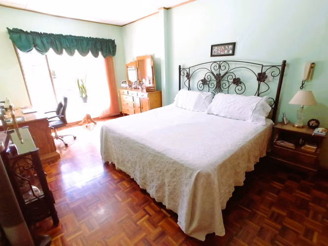 *Venta de quinta con piscina en La Garita de Alajuela.