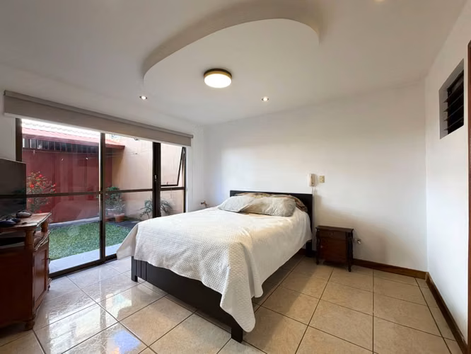 Venta de casa independiente en Tibás