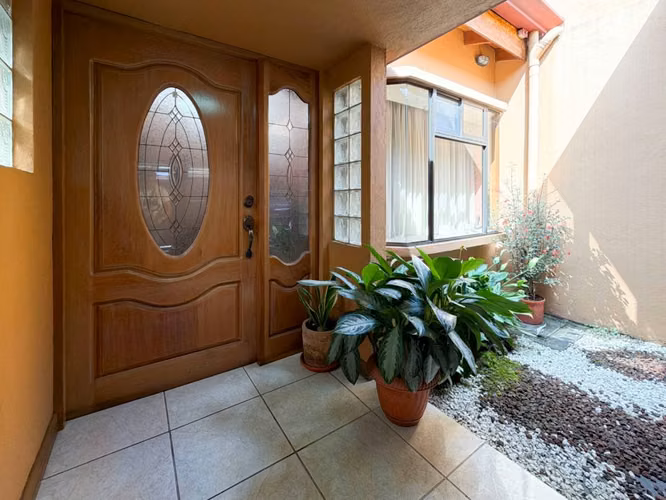 Venta de casa independiente en Tibás