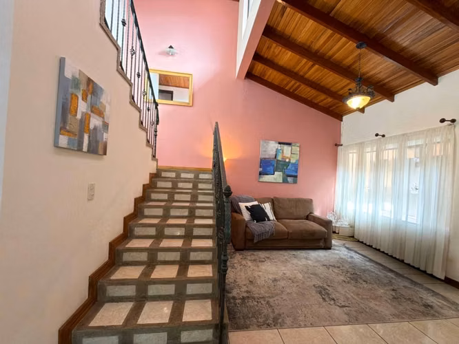 Venta de casa independiente en Tibás