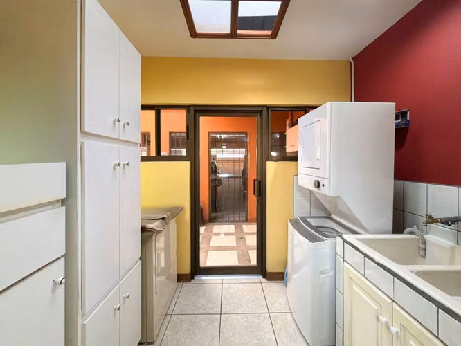 Venta de casa independiente en Tibás