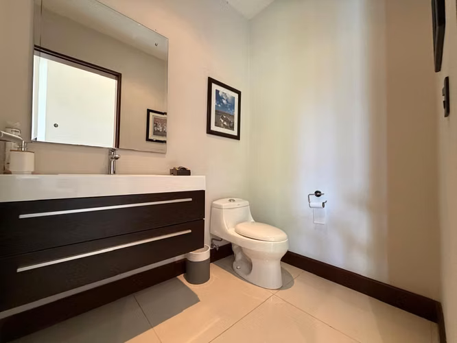 Venta de Exclusiva Casa con Amplio Terreno – Los Ángeles, San Rafael de Heredia