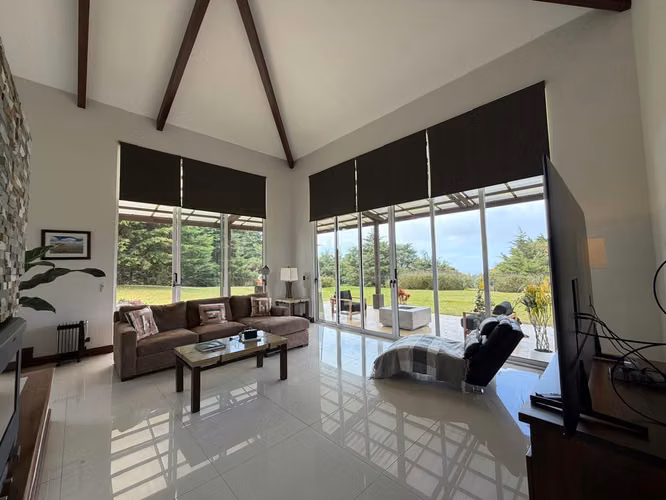 Venta de Exclusiva Casa con Amplio Terreno – Los Ángeles, San Rafael de Heredia