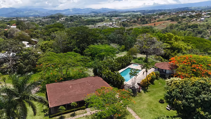 EN VENTA HERMOSA QUINTA CON AMPLIO TERRENO - LA GARITA DE ALAJUELA . - Imagen 2