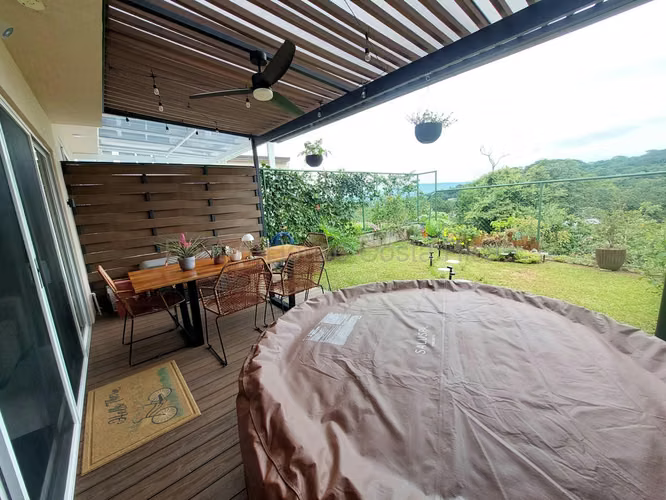 Venta de Casa con amplio patio en Ciudad Colón
