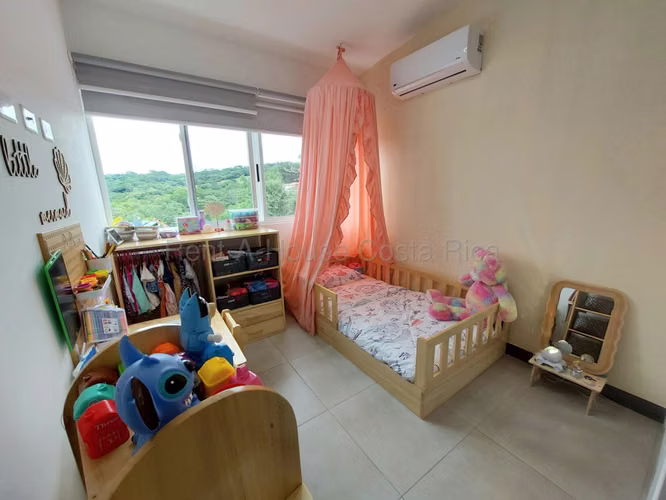 Venta de Casa con amplio patio en Ciudad Colón