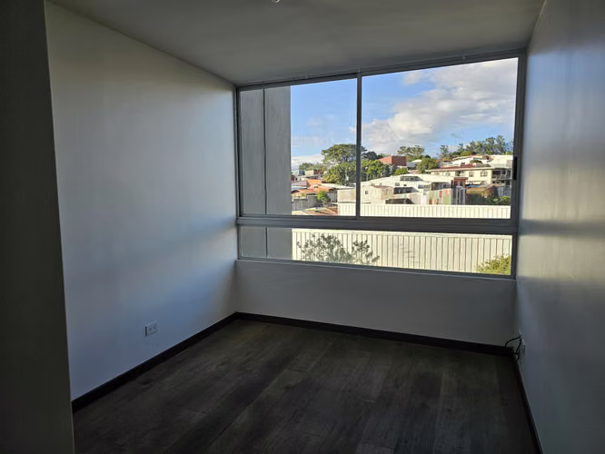 Apartamento de 3 Habitaciones, 2 parqueos a 1 Km Ruta #1