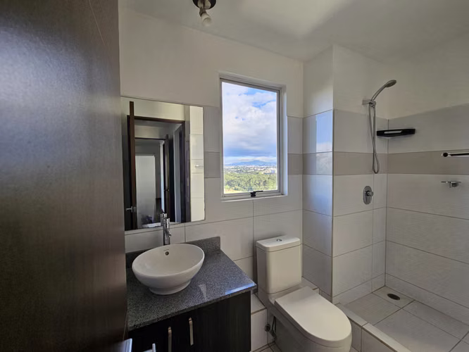 Apartamento de 3 Habitaciones, 2 parqueos a 1 Km Ruta #1