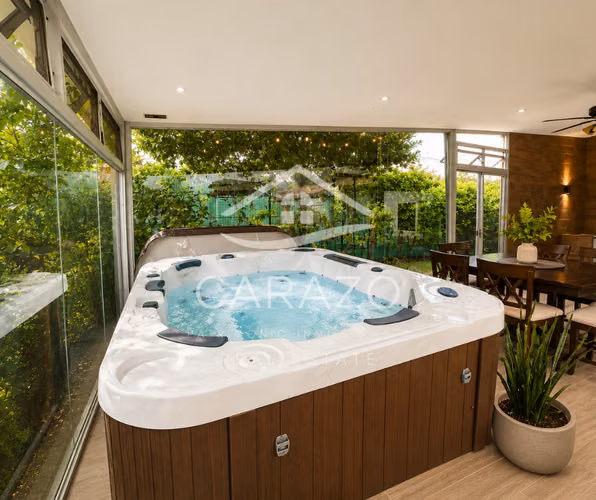 Los Reyes: Casa de lujo de una sola planta con tecnología sostenible
