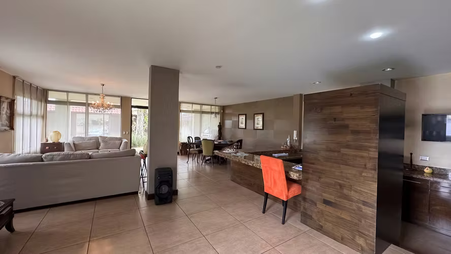 Alquiler de Casa con Amplio Jardín en Curridabat, San José (AD)