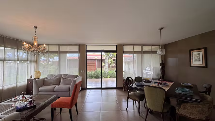 Alquiler de Casa con Amplio Jardín en Curridabat, San José (AD)