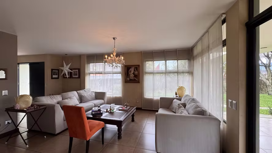 Alquiler de Casa con Amplio Jardín en Curridabat, San José (AD)