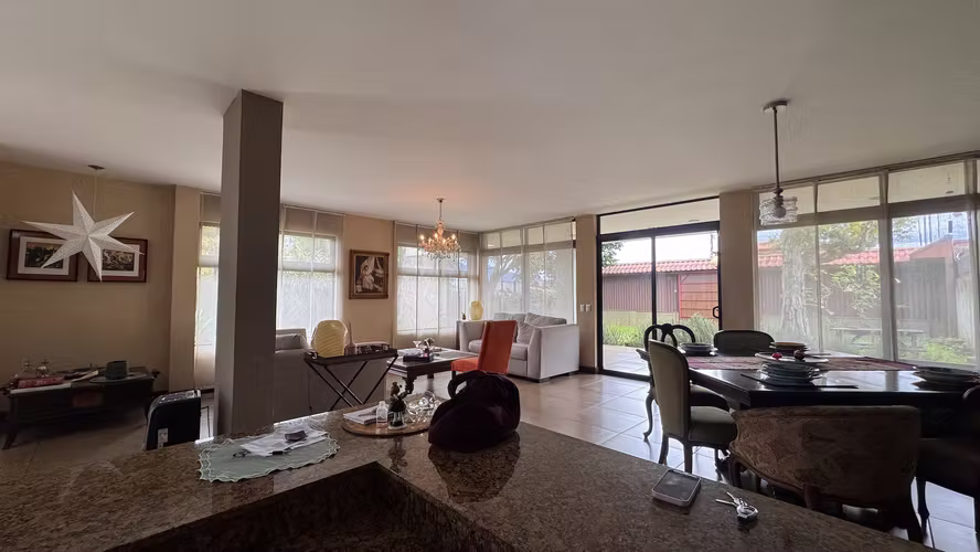 Alquiler de Casa con Amplio Jardín en Curridabat, San José (AD)