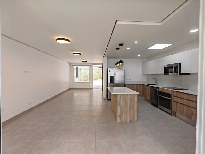ALQUILER DE CASA CON 3 HABITACIONES EN ESCAZÚ