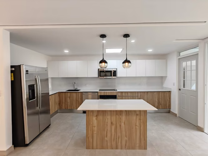 ALQUILER DE CASA CON 3 HABITACIONES EN ESCAZÚ