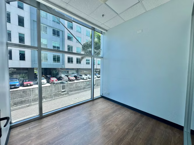 Oficina en Plaza Murano excelente ubicación - 125m2 - Imagen 10